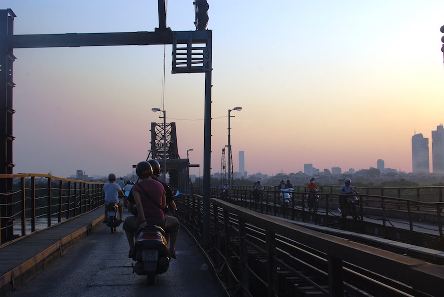 Hanoi Sunset Foodie Tour by Scooter