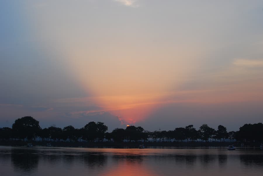 Hanoi Sunset Foodie Tour by Scooter